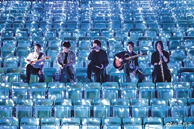 单人举行演唱会，红绿色彩伴舞台打一准确生肖，全面释义、详细解答解释落实